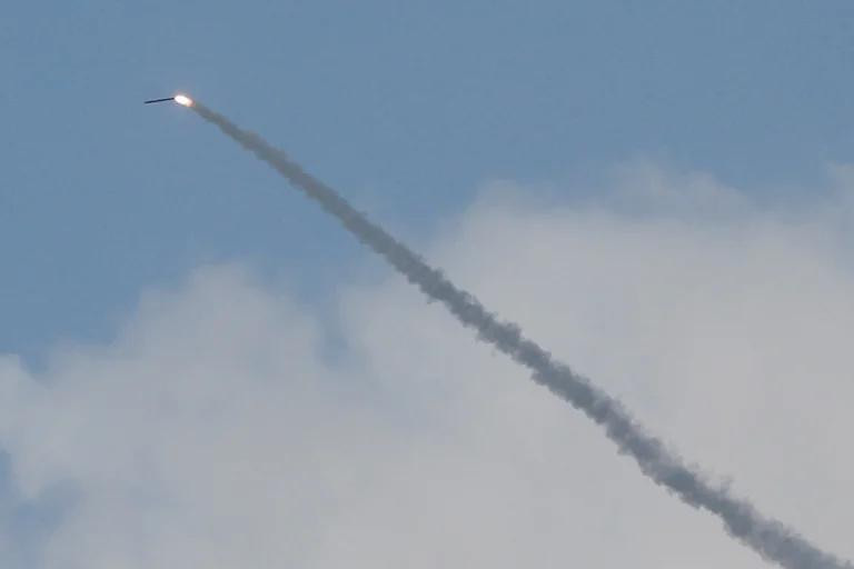 Cohete lanzado a Tel Aviv. Foto: EFE.
