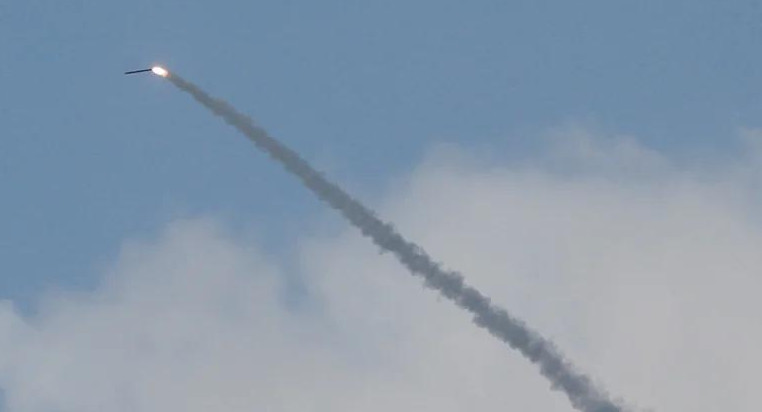 Cohete lanzado a Tel Aviv. Foto: EFE.