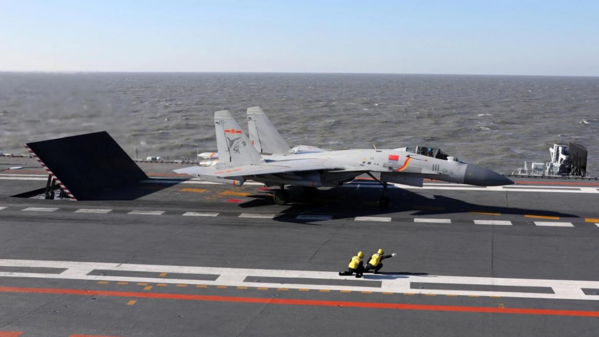 Avión de combate, China, Foto Voz de América