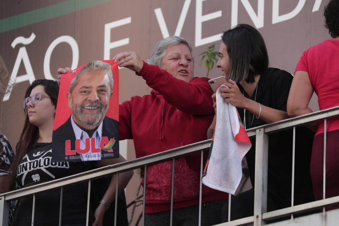 Seguidora de Lula en acto de campaña de Bolsonaro. Foto EFE