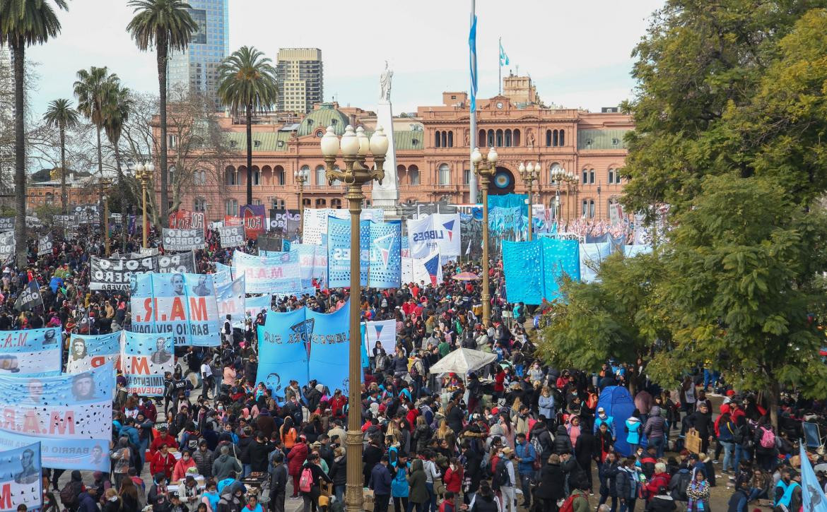 Marcha en plaza de Mayo, NA