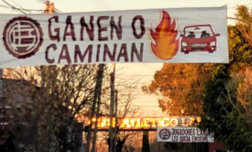 Amenaza a los futbolistas de Lanús. Foto: NA.