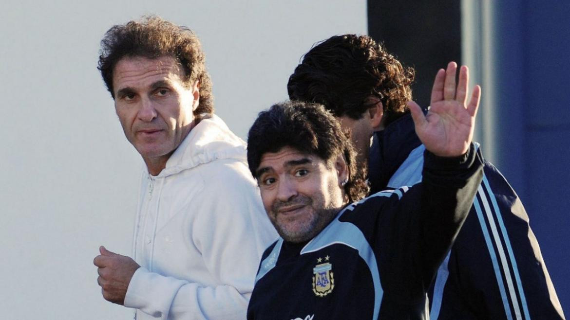 Oscar Ruggeri y Diego Maradona.