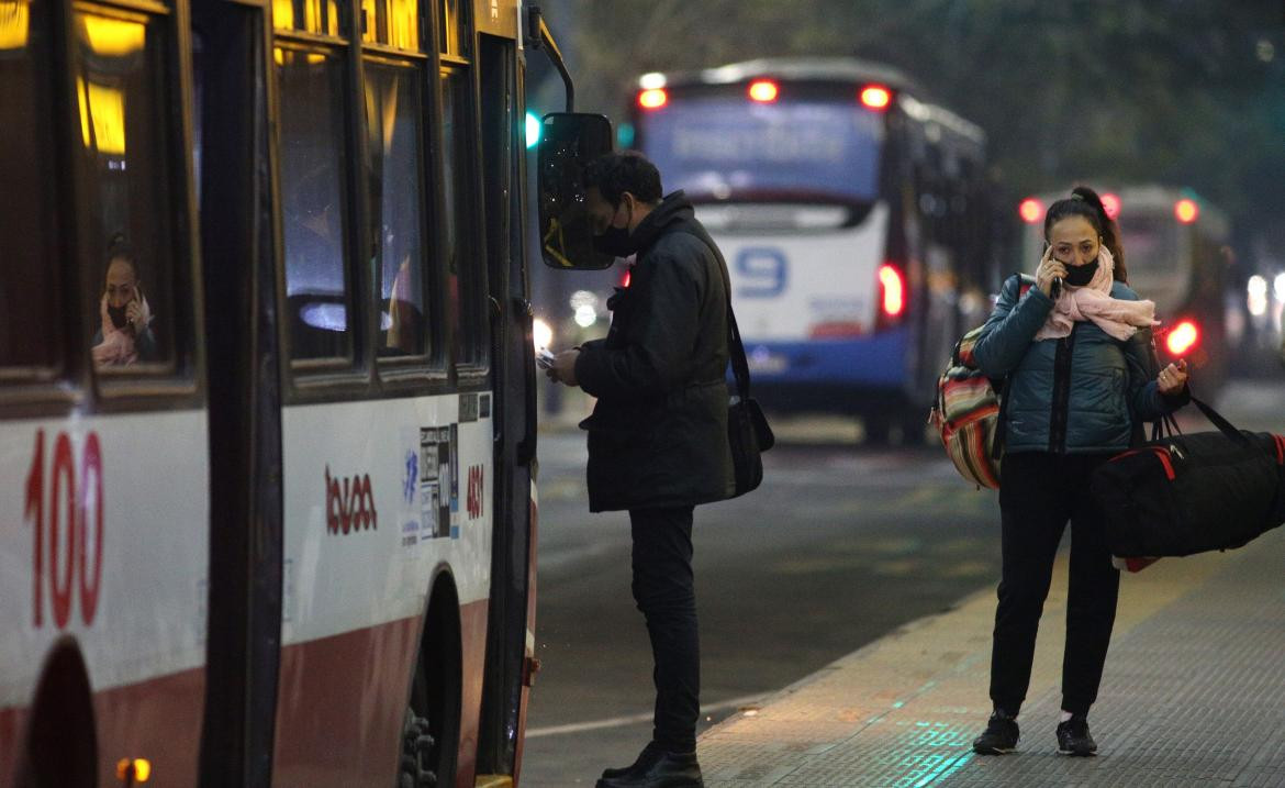 Colectivos, servicio nocturno. Foto: NA.