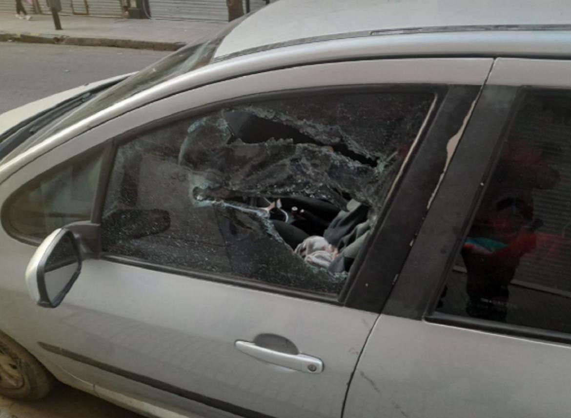 Rescatan a una beba encerrada en un auto. Foto: NA.