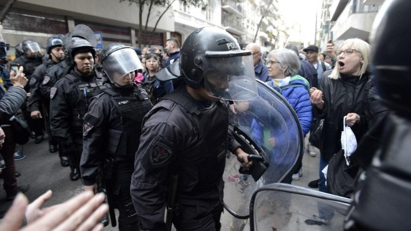 Incidentes en Recoleta entre manifestantes y policía. Foto: NA.