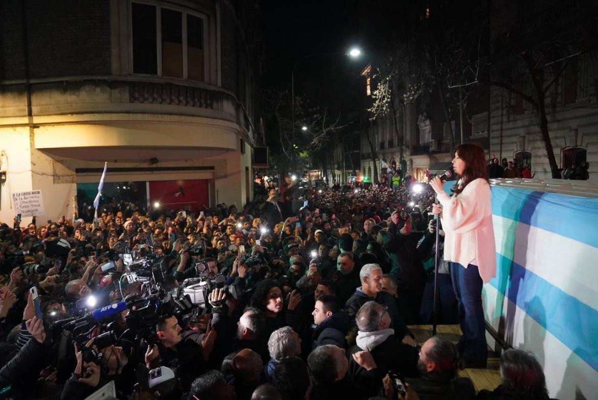 Cristina Kirchner habla en Recoleta. Foto: prensa FdT.