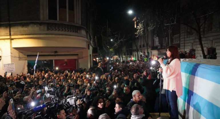 Cristina Kirchner habla en Recoleta. Foto: prensa FdT.