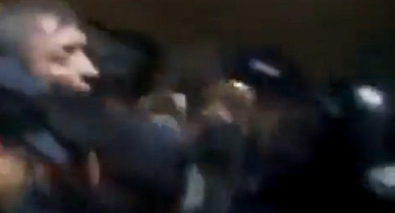Llegada de Máximo Kirchner, Foto captura de video