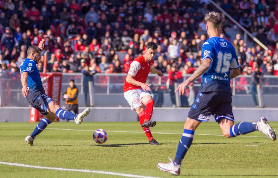 Gol de Soñora ante Vélez. Foto: NA.