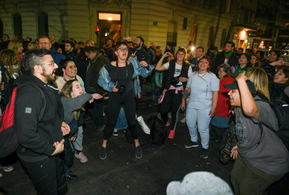 Manifestaciones frente a la casa de Cristina Kirchner en Recoleta. Foto: NA.