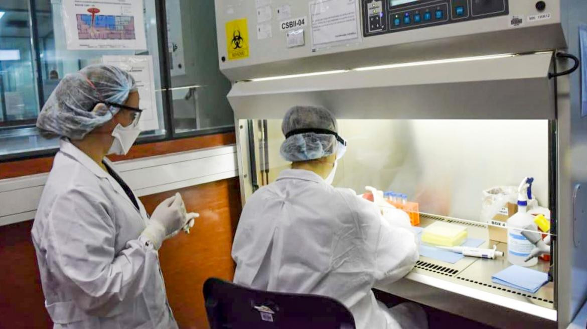 Técnicos del Malbrán. Foto: REUTERS