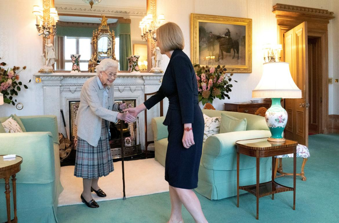 Liz Truss saluda a la reina_Reuters