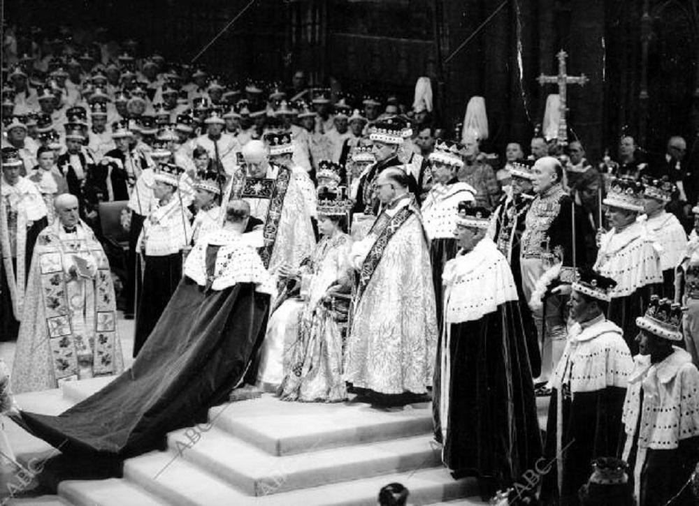 Coronación de Isabel II, Foto: archivo ABC