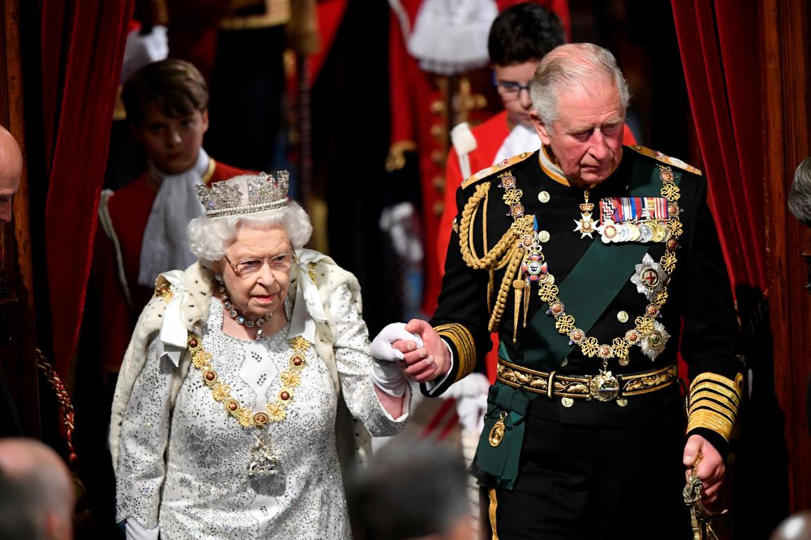 Príncipe Carlos y la Reina Isabel II de Inglaterra. Foto: REUTERS.