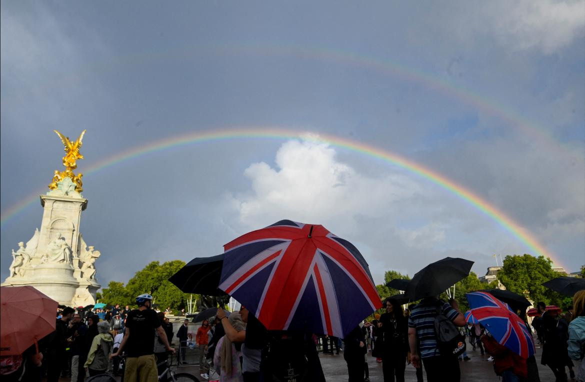 Un arcoíris sobre Buckingham Palace_Reuters