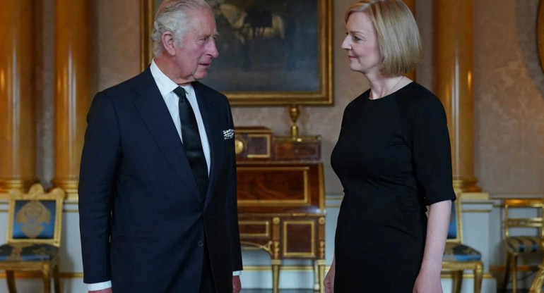 Carlos III y Liz Truss. Foto: REUTERS
