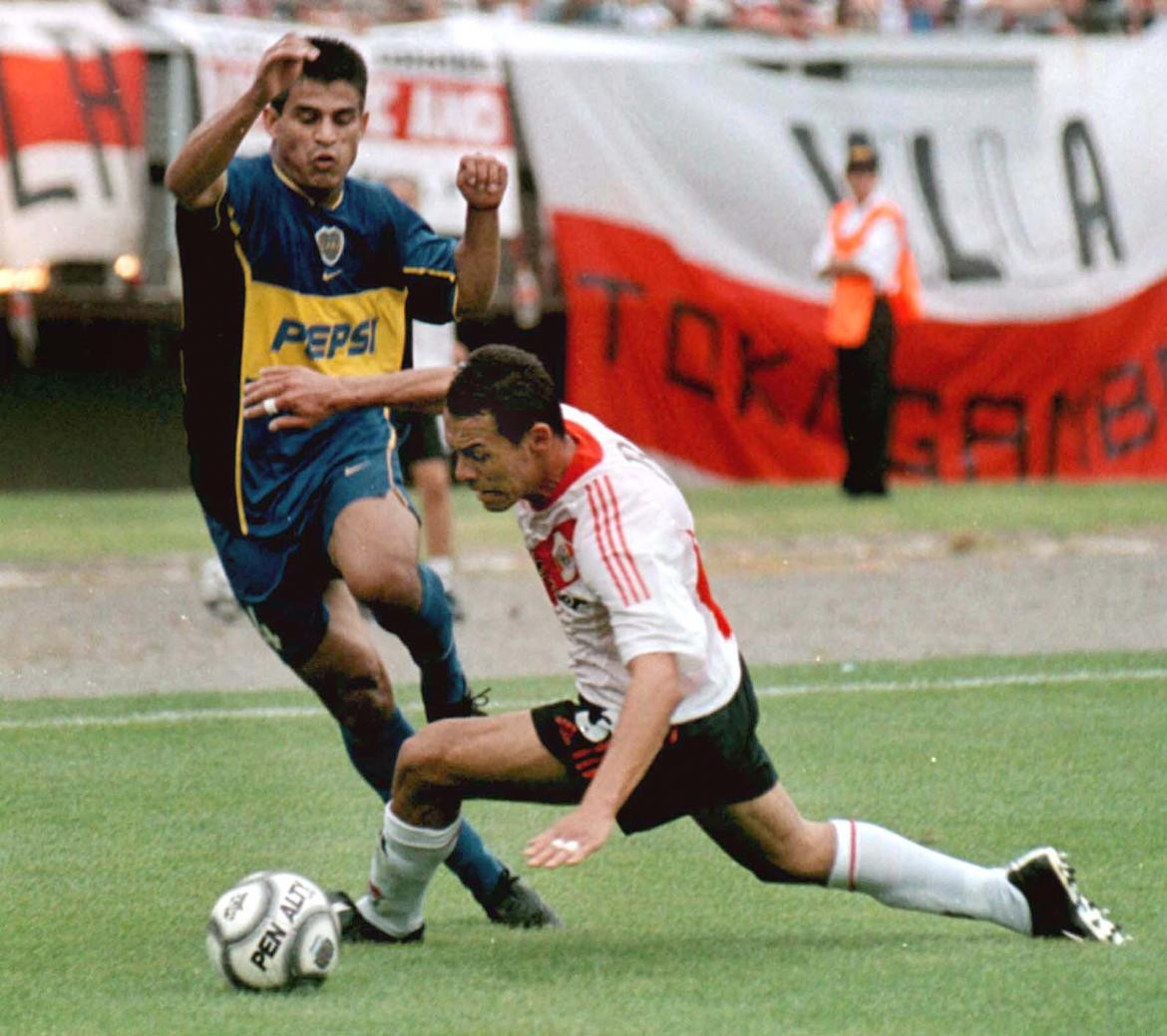 Hugo Ibarra en un superclásico. Foto: NA.