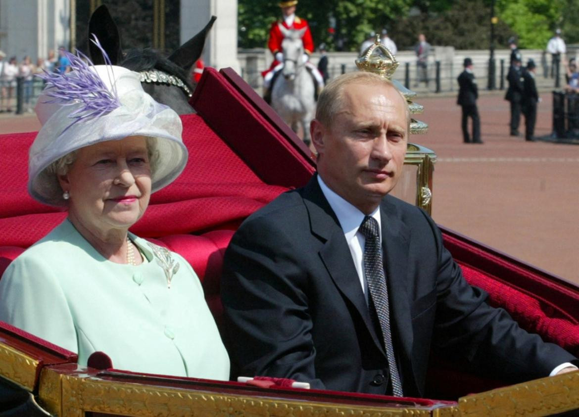 Vladimir Putin e Isabel II_Reuters