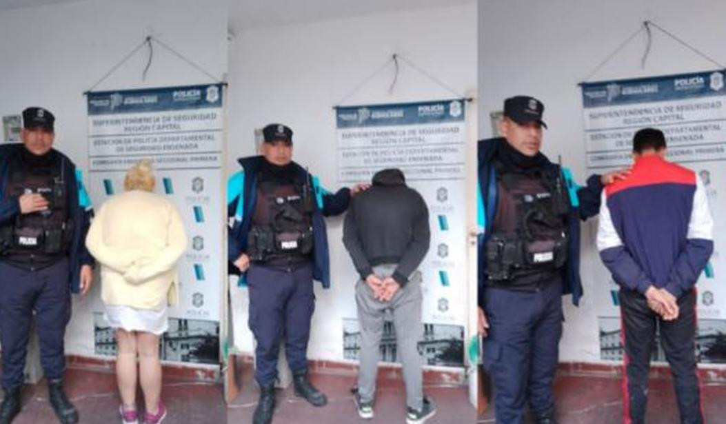 La mujer y los tres jóvenes fueron detenidos por la policía. Foto: El Bonaerense News.