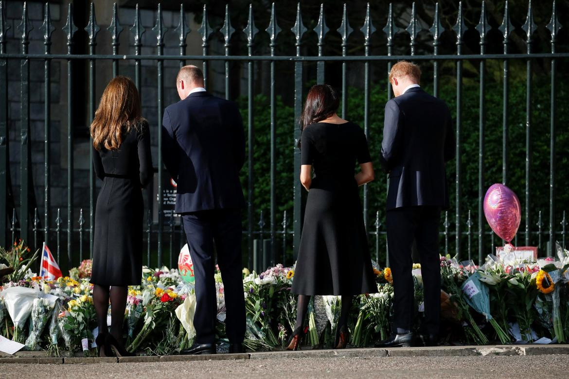 Harry y Meghan se mostraron en el castillo de Windsor. Foto: REUTERS