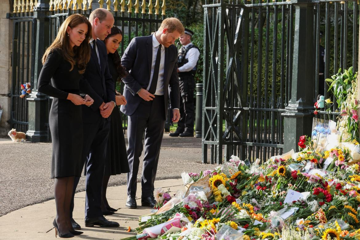 Harry y Meghan se mostraron en el castillo de Windsor. Foto: REUTERS