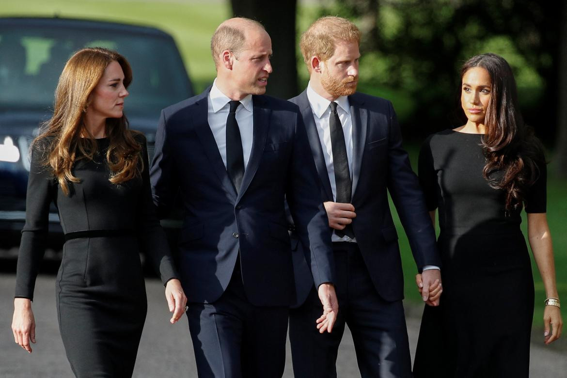 Harry y Meghan se mostraron en el castillo de Windsor. Foto: REUTERS