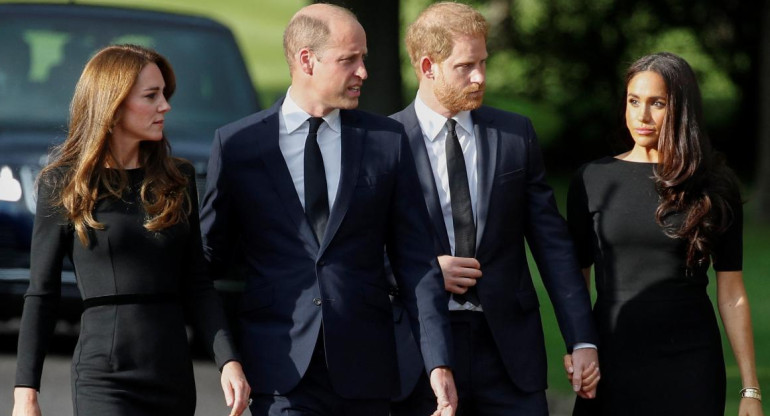 Harry y Meghan se mostraron en el castillo de Windsor. Foto: REUTERS