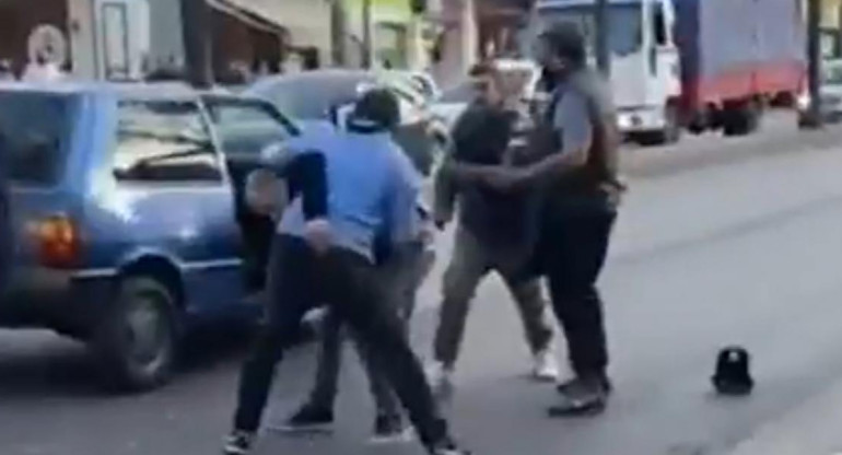 Violenta pelea. Foto: captura de video.