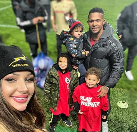 Escándalo en los Springboks: Elton Jantjies y su famili. Foto: NA.