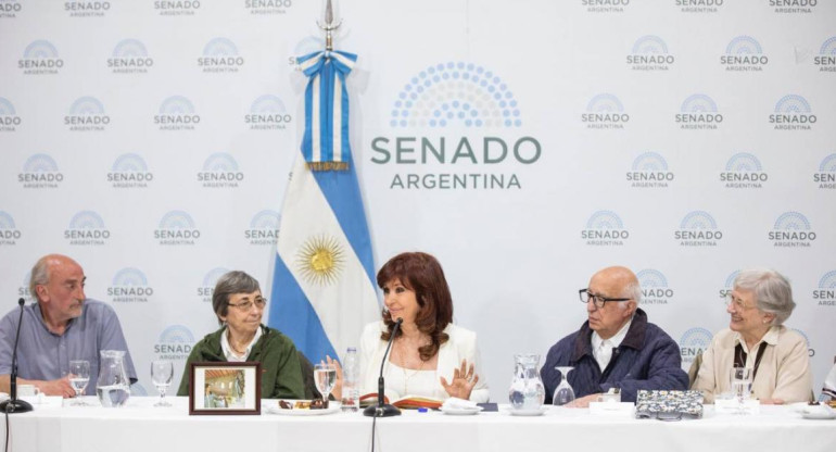 Cristina Kirchner se reunió con Curas Villeros. Foto: Senado