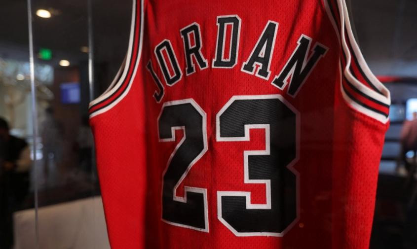 Camiseta de Michael Jordan en los Chicago Bulls. Foto: NA.