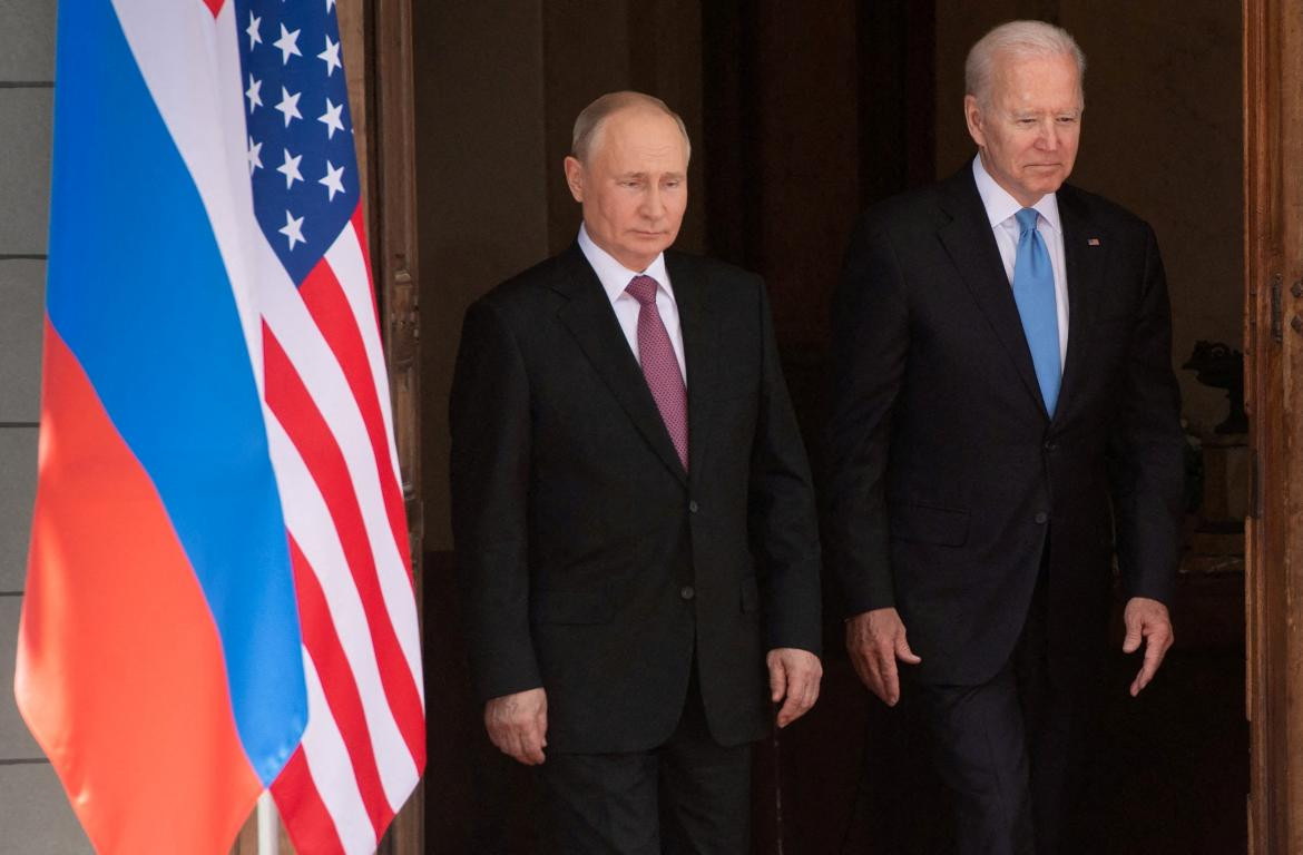 Vladimir Putin y Joe Biden. Foto: REUTERS