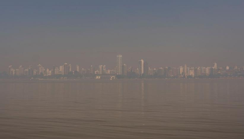 Rosario invadida por el humo. Foto: NA