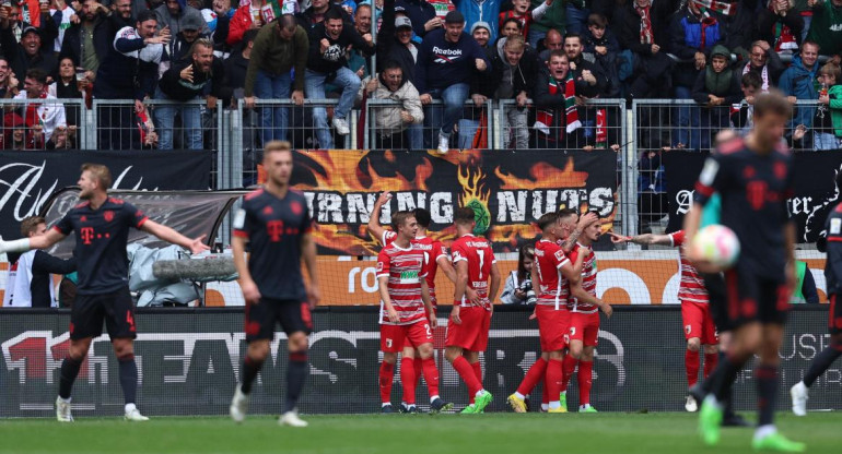 Derrota del Bayern Munich ante el Augsburgo por la Bundesliga. Foto: REUTERS.