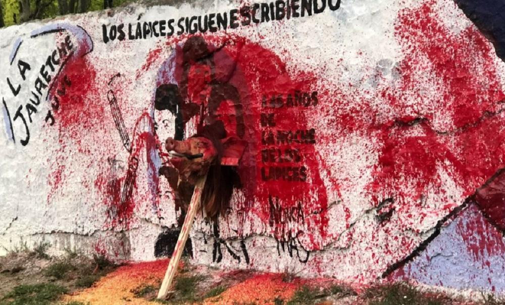 Murales atacados. Foto: NA /Twitter @mayrasmendoza.