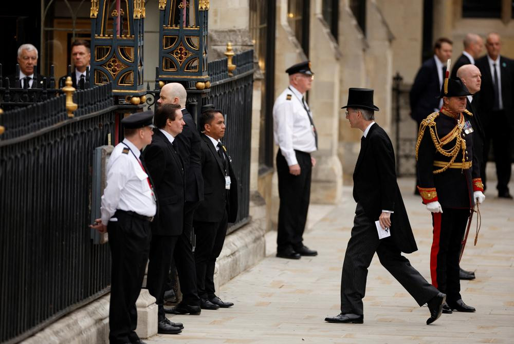Secretario de Comercio, Jacob Rees-Mogg al ingresar a Westminster Abbey. Foto: Reuters.