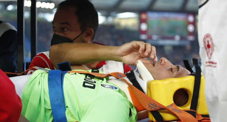 La lesión de Juan Musso, arquero del Atalanta. Foto: Reuters.