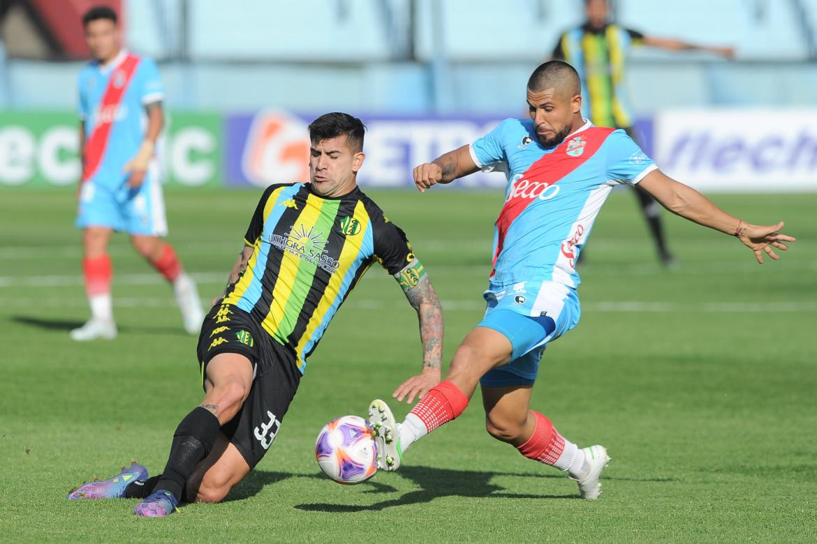 William Machado, autor de uno de los goles de Arsenal contra Aldosivi. Foto: Télam.