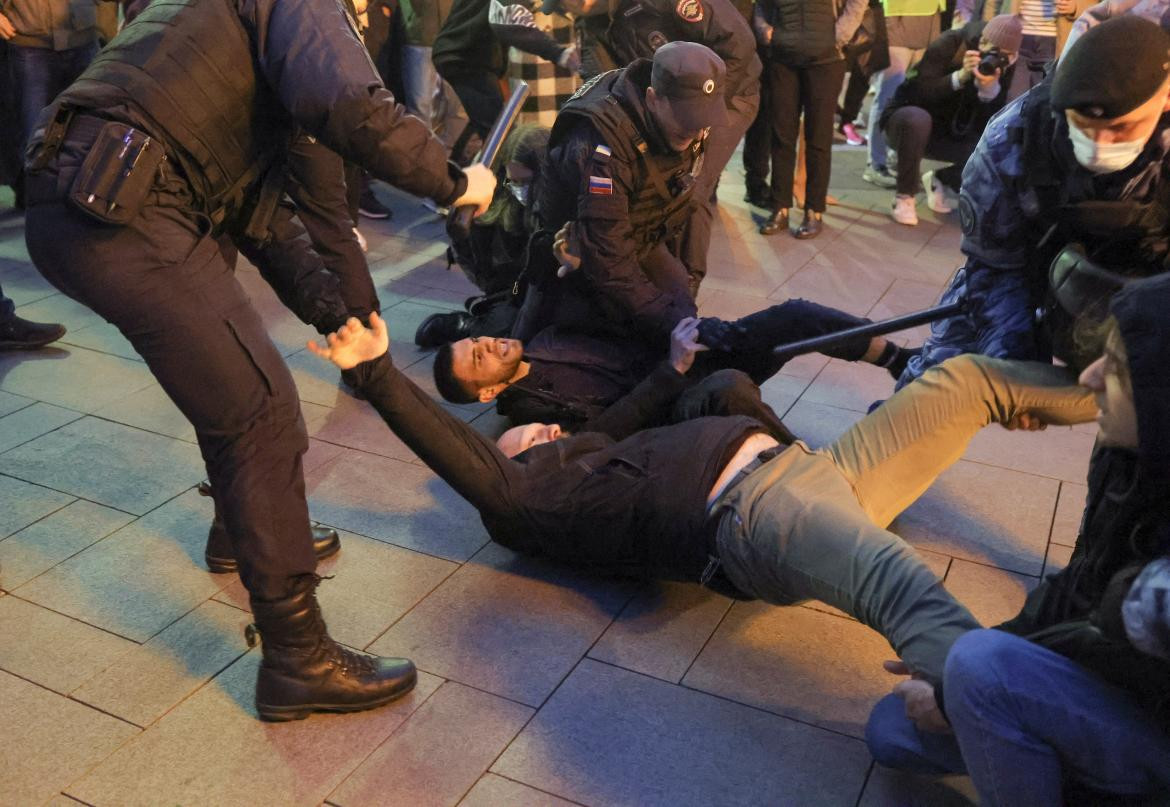 Detenciones en Rusia tras la medida de Putin. Foto: REUTERS.