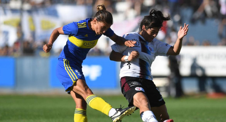 Fútbol femenino, Boca vs. UAI Urquiza. Foto: Telam.