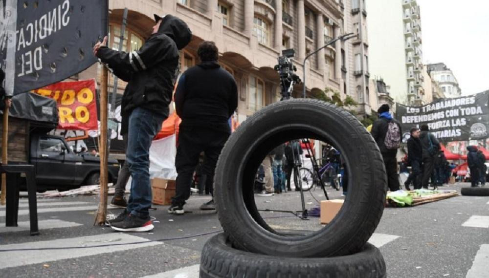 Crisis de la industria del neumático, Télam