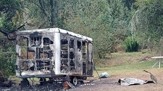 Casilla incendiada por Gendarmería. Foto: NA.