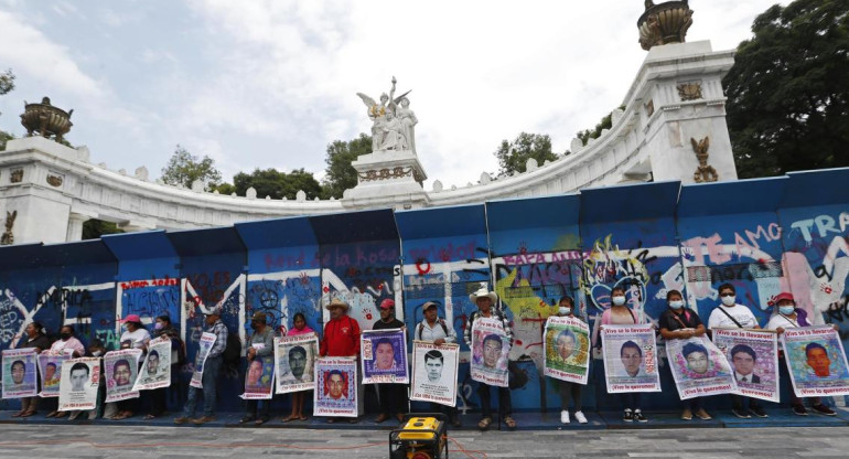 A 8 años de la desaparición de los 43 estudiantes de Ayotzinapa. Foto: EFE.
