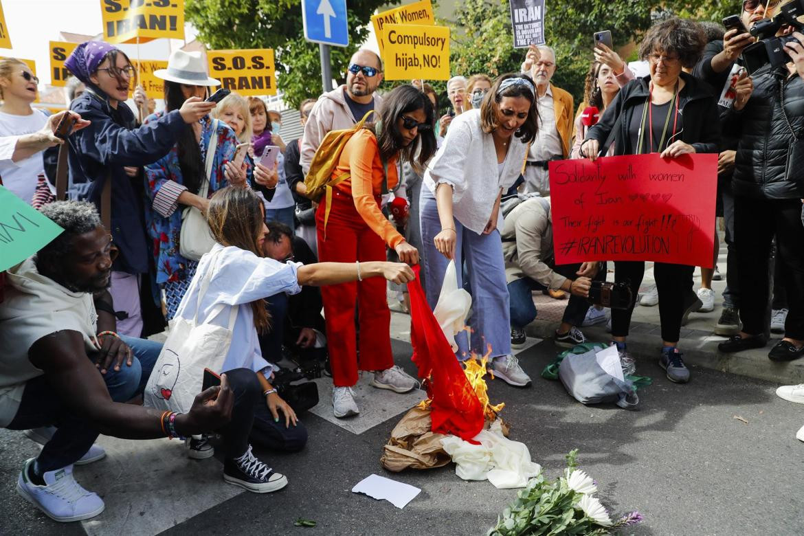 Protestas frente a la embajada de Irán en España_EFE