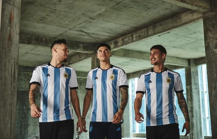 camiseta futbol argentino Foto NA