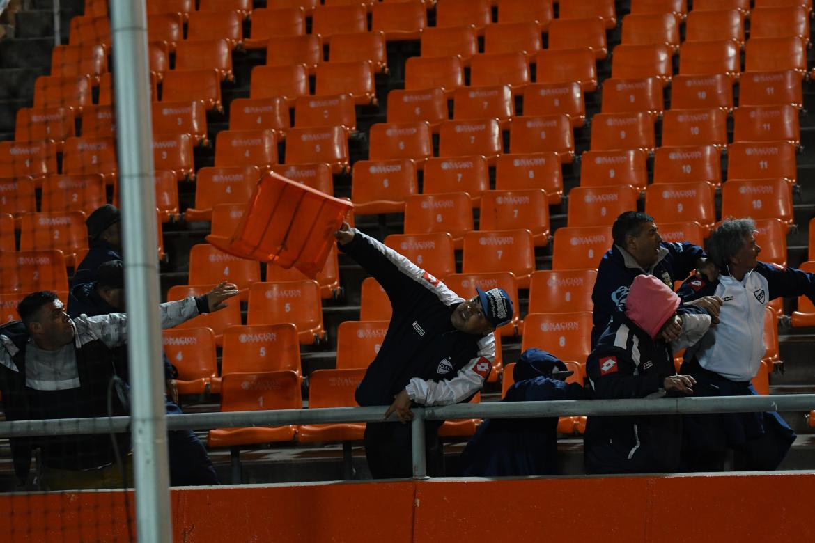 Incidentes con hinchas de Quilmes. Foto: Télam