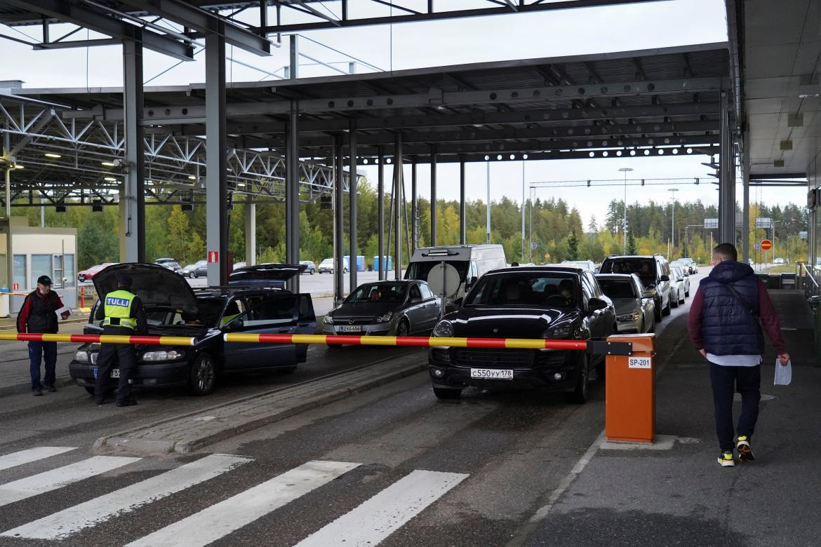 Finlandia cierra la frontera con Rusia_Reuters