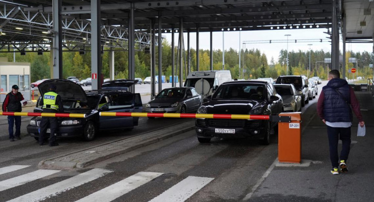 Finlandia cierra la frontera con Rusia_Reuters