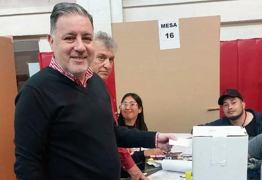 El voto de Fabián Doman, el nuevo presidente de Independiente. Foto: